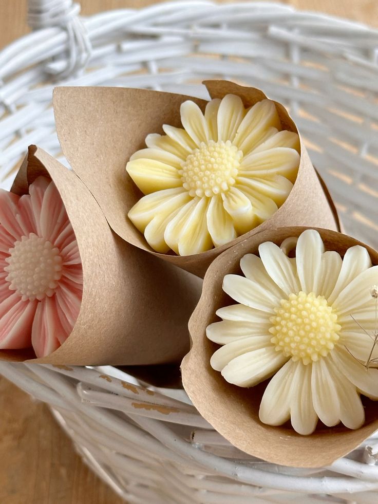 daisy candle bouquet