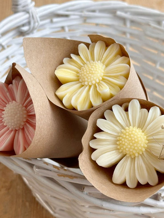 daisy candle bouquet