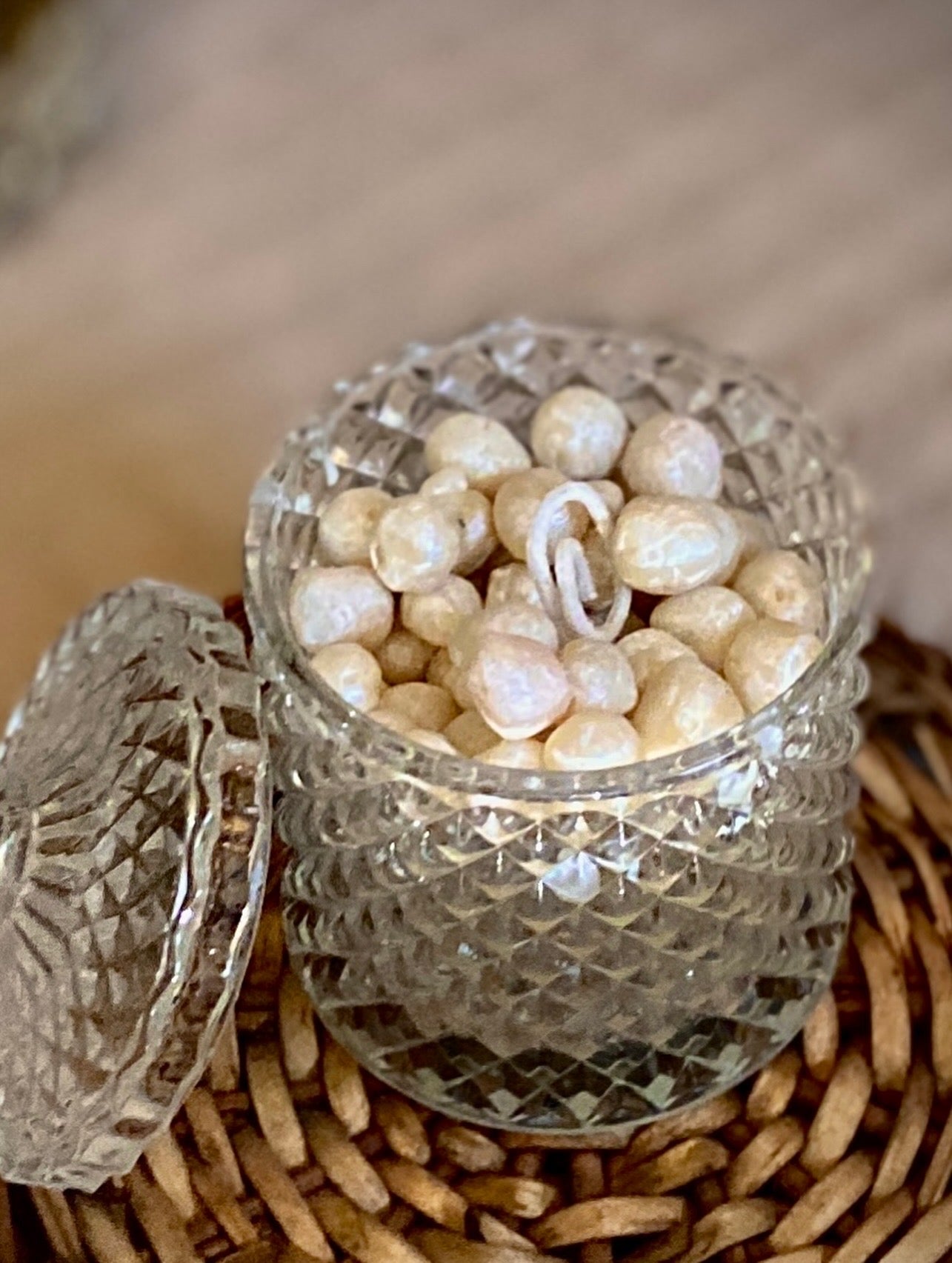 PEARL CANDLE IN CRYSTAL JAR